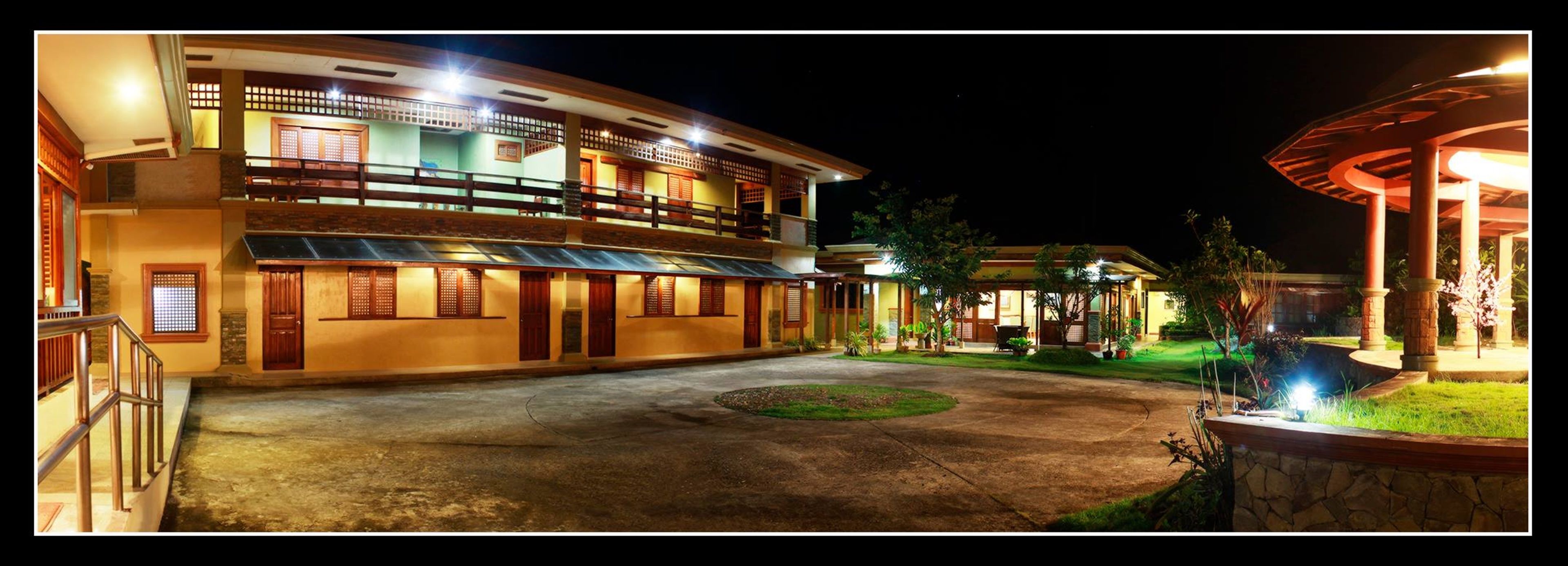 Depan hartanah - siang/malam