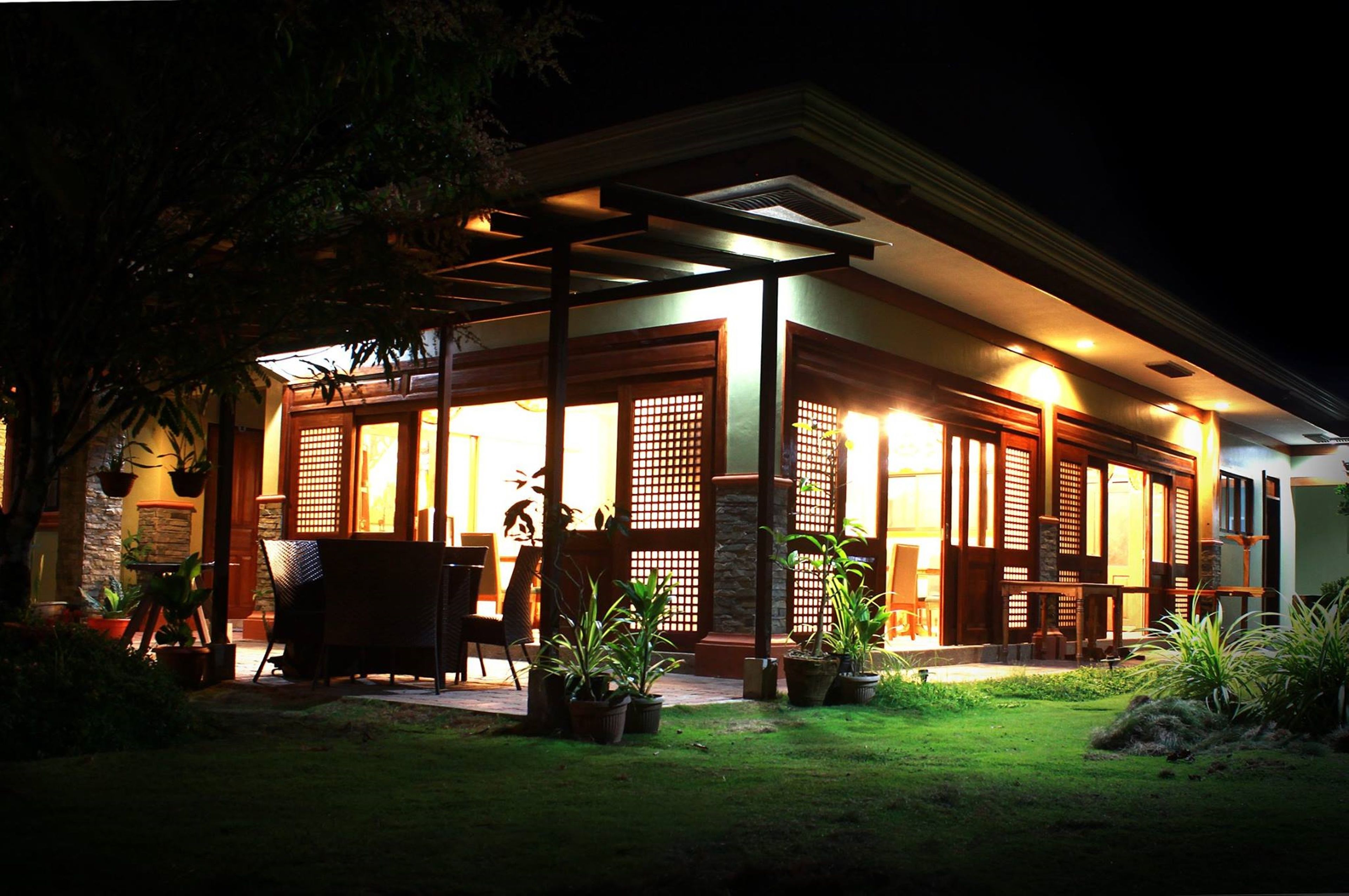 住宿正面 (夜晚)