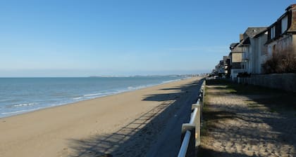 BAIE MT ST MICHEL. JULLOUVILLE. GRANVILLE. VILLA CAPRICE Rdc.50 m Mer. 7 p . 2 *