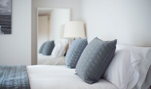 3 bedrooms, desk, iron/ironing board, free WiFi