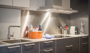 Fridge, microwave, oven, dishwasher - Two bedroom apartment Paseo de Gracia - You Stylish (Barcelona)