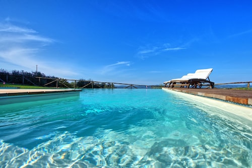 Joli appartement avec WIFI, climatisation, piscine, TV et vue panoramique, près de San Gimignano