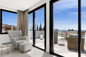 TV, fireplace, DVD player - Private Luxury Villa Steps from the beach! (Marbella)