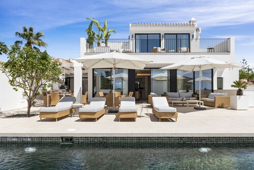 Private Luxury Villa Steps from the beach!