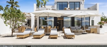 Private Luxury Villa Steps from the beach!