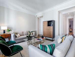 Smart TV - Justicia Apartment II (Madrid)