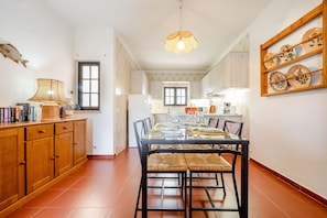 Dining - Sunny villa in Altura beach, garden, Wifi, air conditioning, ground floor (Altura, Algarve)