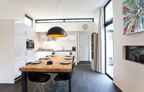 L-Cube Plus 6 | Living area | Flat-screen TV - EuroParcs De Hooge Veluwe (Arnhem)