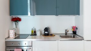 Kjøleskap og kjøkkenutstyr