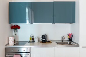 Kühlschrank, Kochgeschirr/Geschirr/Besteck