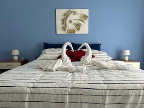 2 عدّة غرف نوم ومكواة/لوح كي وواي فاي وملاءات أسرّة