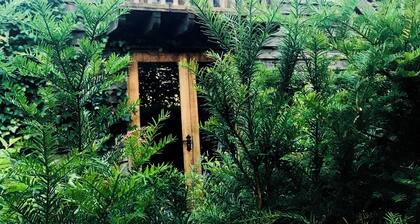 Comfortable Cosy Private Barn conversion, Own courtyard, parking, nr to station