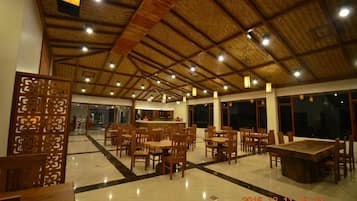 Breakfast, lunch, dinner served; local and international cuisine