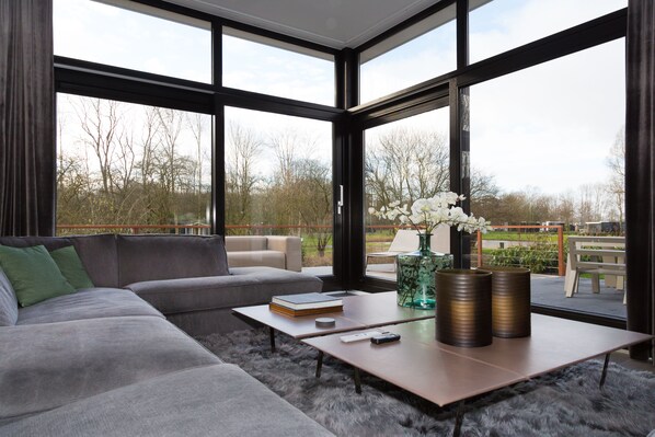 Cube la Mer Luxe 2 | Living area