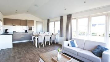 L' Avenir 6 | Coin séjour | Télévision à écran plat de 20 pouces avec chaßnes par cùble, télévision