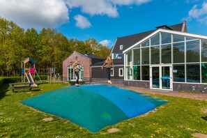 Children’s play area – outdoor