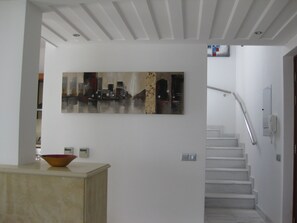 المنشأة من الداخل