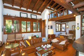 TV, peis og stereoanlegg