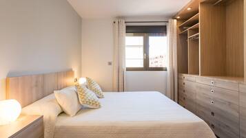 3 slaapkamers, een strijkplank/strijkijzer, gratis wifi, beddengoed