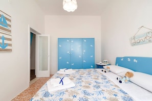 2 chambres, fer et planche Ă repasser, draps fournis
