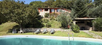 Home holiday with swimming pool near Spoleto, Norcia and Assisi