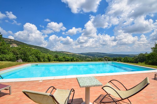 Detached house with private pool 1,5 km from shops and restaurant. AC & Wi-fi