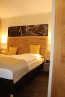 Decoración personalizada, escritorio y cortinas blackout 