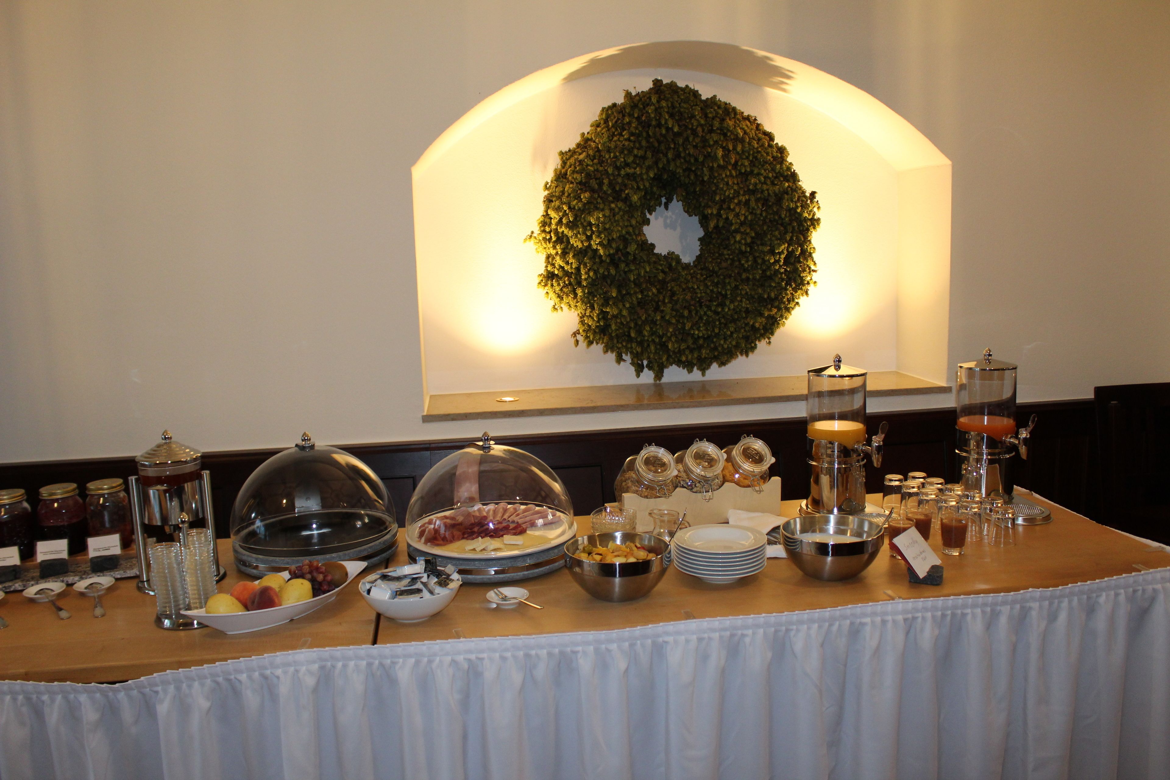 Bữa sáng buffet hàng ngày (9 EUR/mỗi người) 