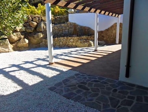 Property grounds - VILLA in Sardinian stone surrounded by greenery. Panoramic terrace, BBQ and relaxation area (Dorgali)