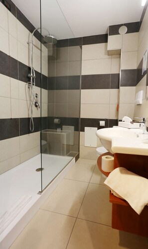 Hair dryer, slippers, towels, soap - Hotel Agora, Sure Hotel Collection by Best Western (Giugliano in Campania)