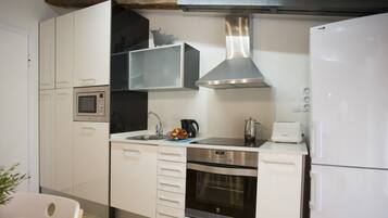 Fridge, microwave, oven, coffee/tea maker