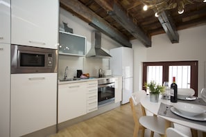 Fridge, microwave, oven, coffee/tea maker