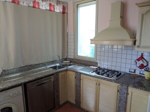 Refrigerador, microondas, parrilla de estufa y lavavajillas 