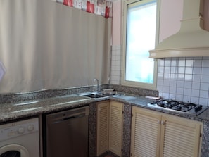 Refrigerador, microondas, parrilla de estufa y lavavajillas 