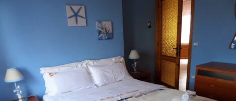 2 bedrooms, desk, iron/ironing board, WiFi