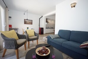 Smart-TV, Kamin, Bücher