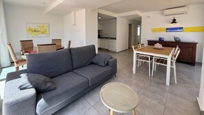 TV - Agi Las Acacias 2401 Apartamento for rent in Roses Girona. (Rosas / Roses)