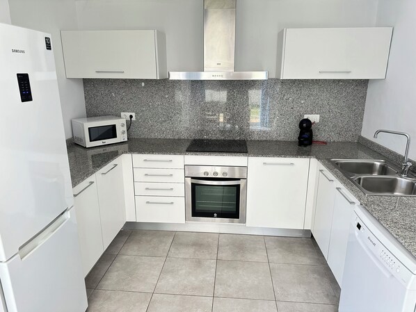 Fridge, microwave, oven, dishwasher - Agi Las Acacias 2401 Apartamento for rent in Roses Girona. (Rosas / Roses)