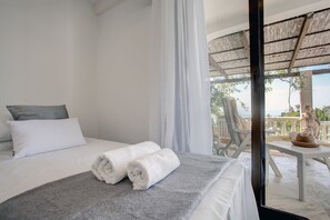 4 bedrooms, in-room safe, iron/ironing board, WiFi