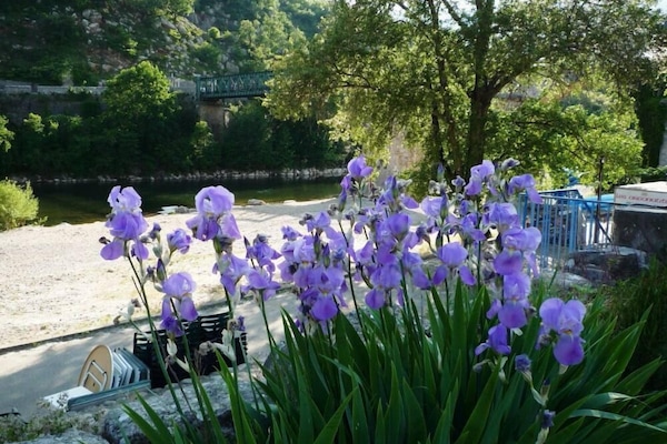 la rivière et la plage plage du village