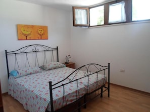 4 chambres, fer et planche à repasser, accès au Wi-Fi (inclus)