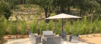 Large 200 m² house with private garden and swimming pool