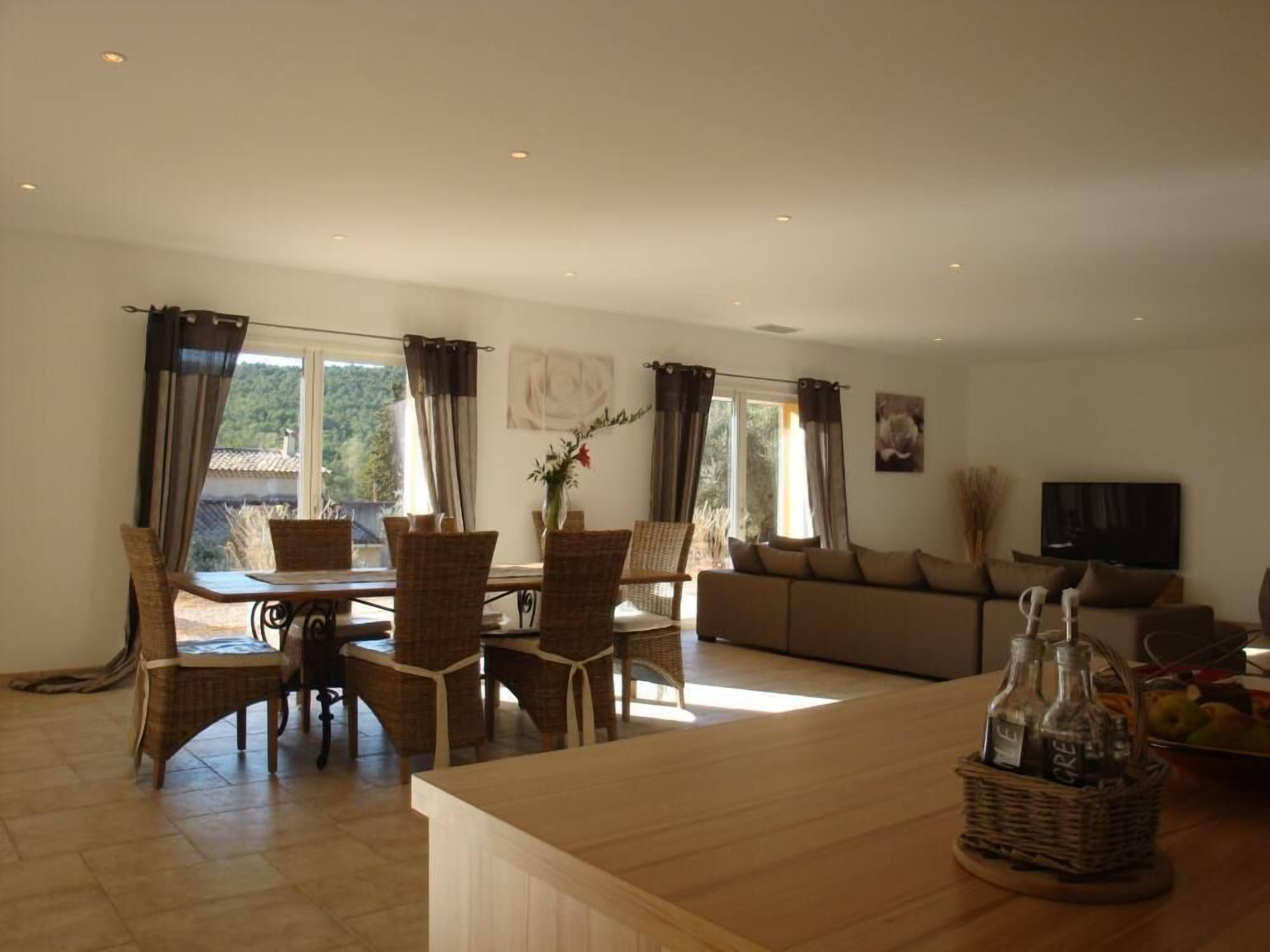 Smart-TV, DVD-Player, Stereoanlage