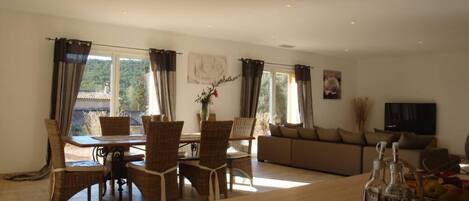 Smart-TV, DVD-Player, Stereoanlage