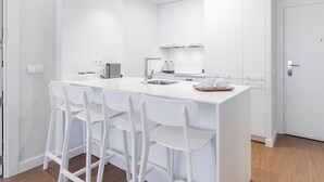 Kaffetrakter/tekoker, kjøleskap, mikrobølgeovn og ovn