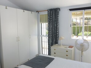 2 dormitorios, tabla de planchar con plancha, wifi y ropa de cama