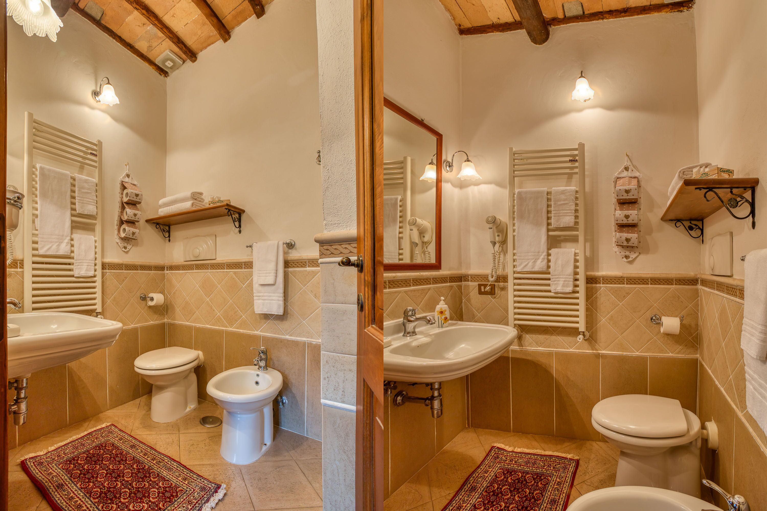 Ein Badezimmer mit Waschbecken, Toilette, Bidet und Spiegel. Handtücher hängen an der Wand und ein Ablagebereich enthält Toilettenartikel.