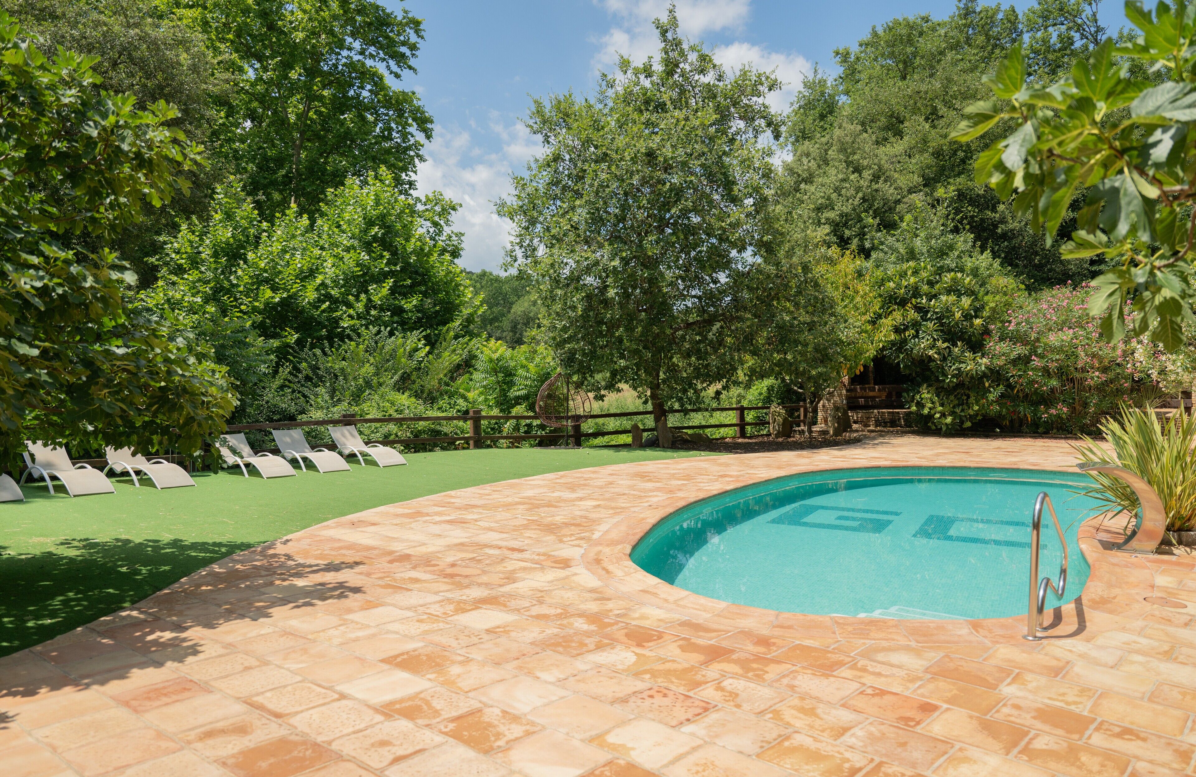 حمّام سباحة خارجي