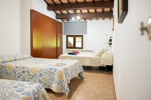 3 bedrooms, desk, iron/ironing board, free WiFi