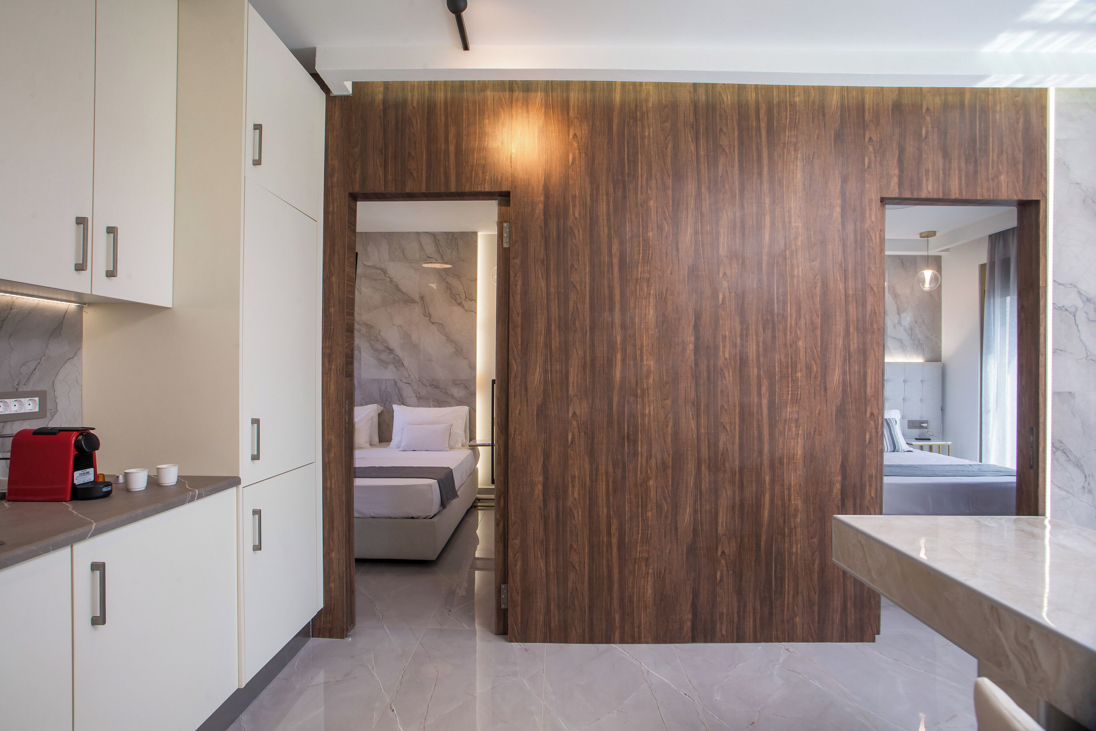 Suite de lujo | Cocina privada | Frigorífico, placa de cocina y máquina de café espresso